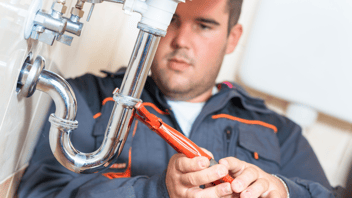 Plumber-repairing-pipe